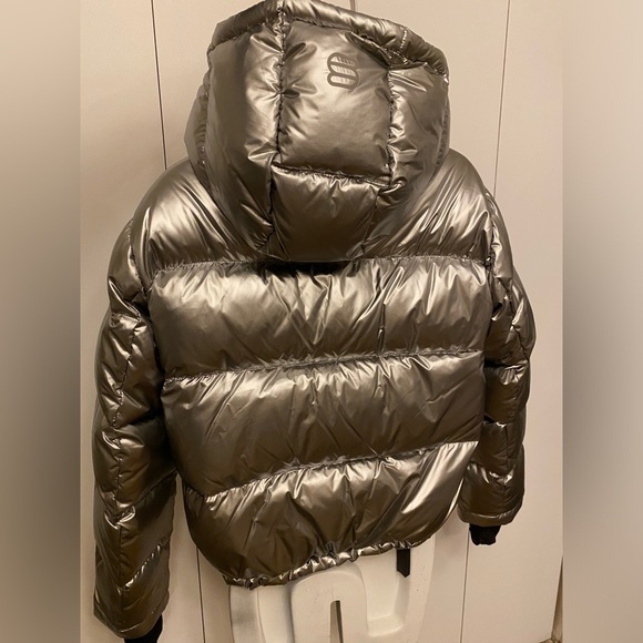 Aritzia super puff silver shorty downfield jacket size XS - Picture 3 of 11